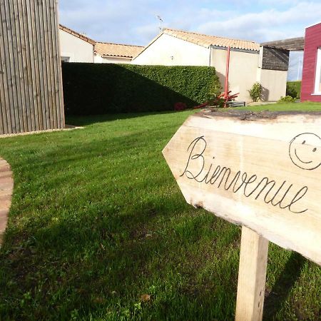La Cabane Du Bonheur Les Herbiers Bagian luar foto