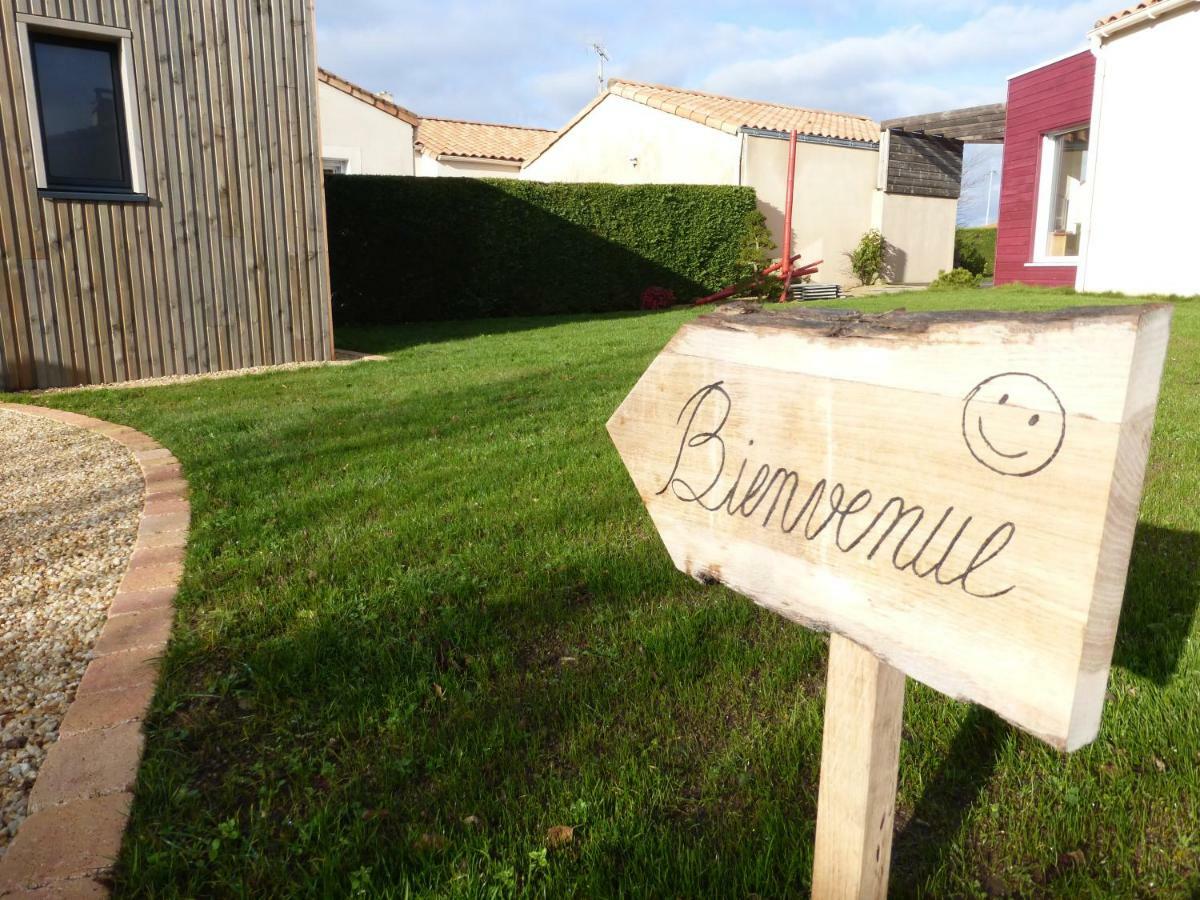 La Cabane Du Bonheur Les Herbiers Bagian luar foto